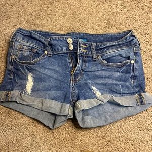 Jean shorts with cuffed ends